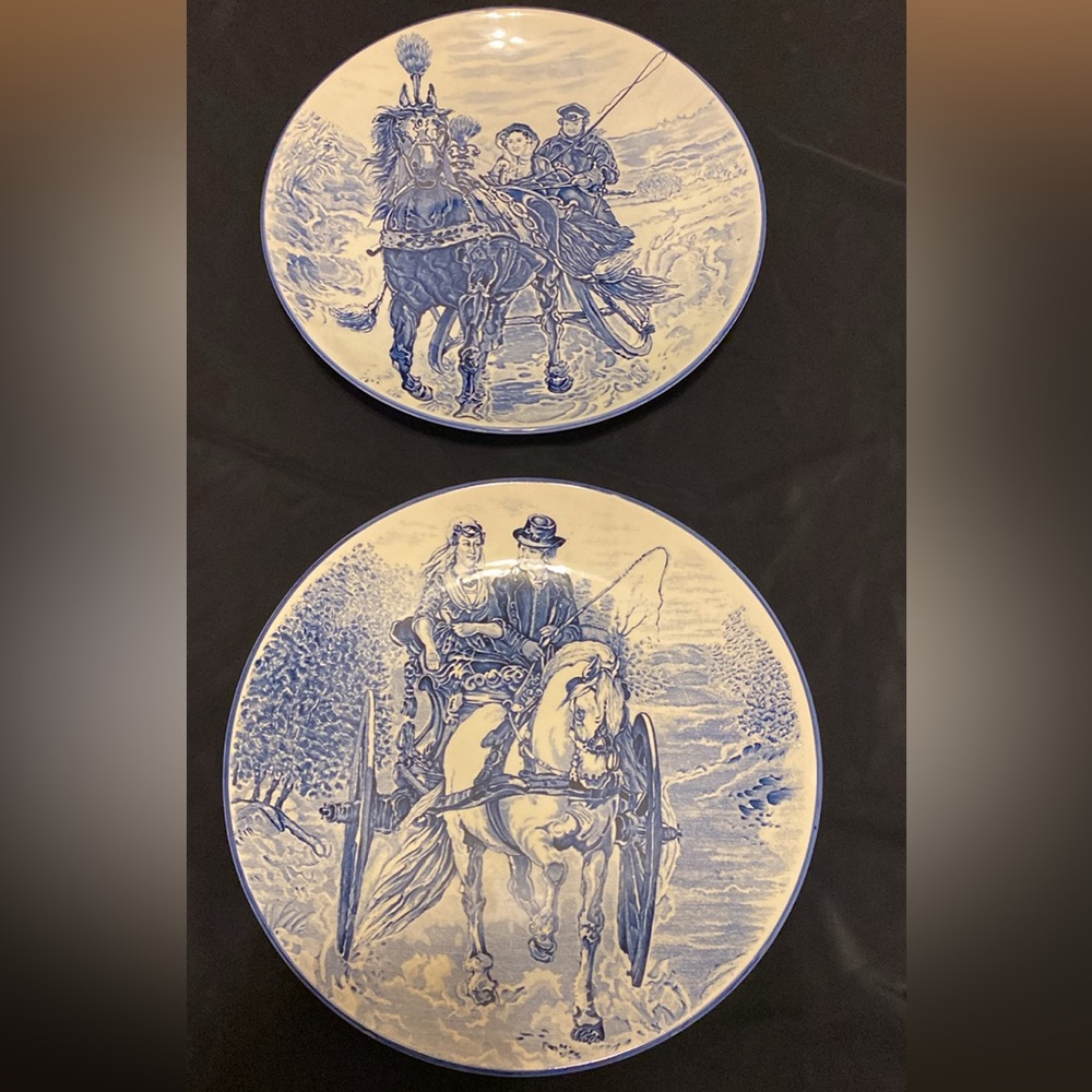 Blue Willow Serving Plate/Wall Hanging, set of 2, excellent condition!!